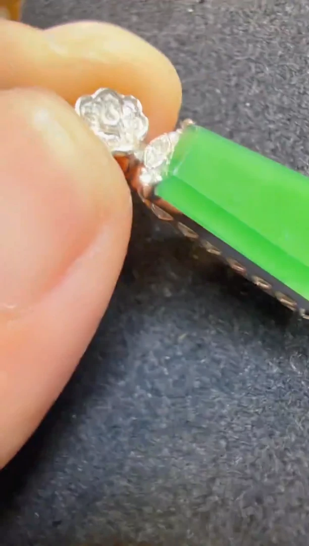 吊坠(不含链)18K金镶嵌翡翠多样性团购发一件