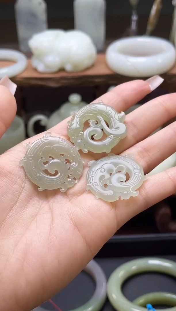 【闪购商品】和田玉吊坠未镶嵌且末青白鱼化龙 多样性发一