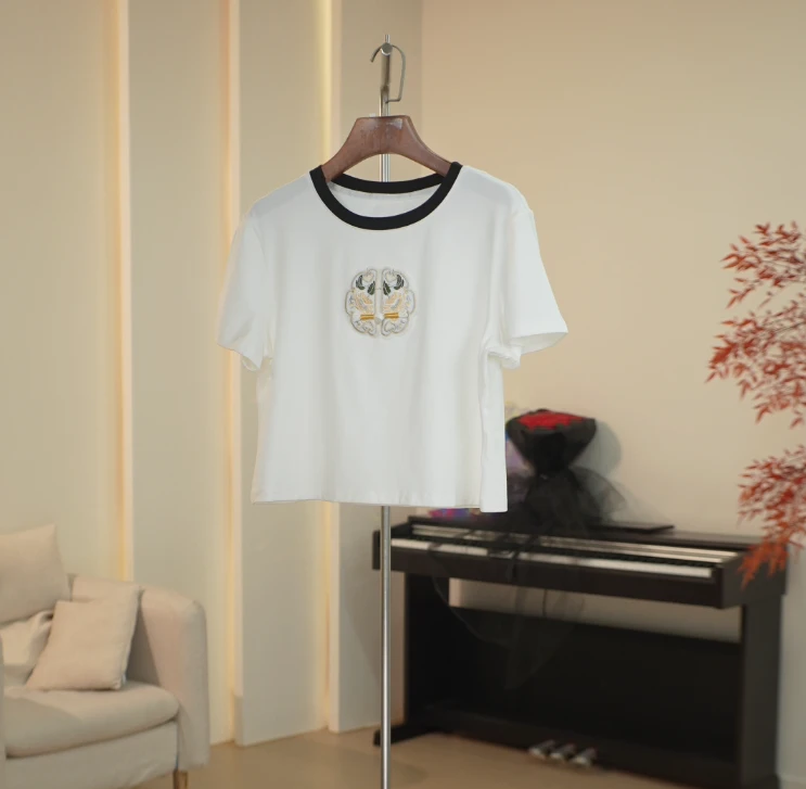 C94 ML系列重工刺绣贴布装饰拼色圆领短款T恤女