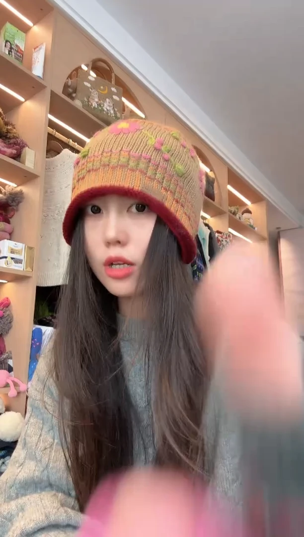 羊毛焦糖色刺绣卷边帽