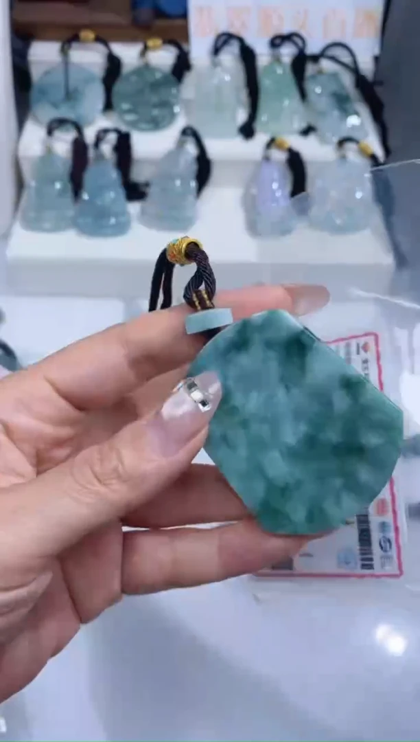 颈饰未镶嵌翡翠吊坠