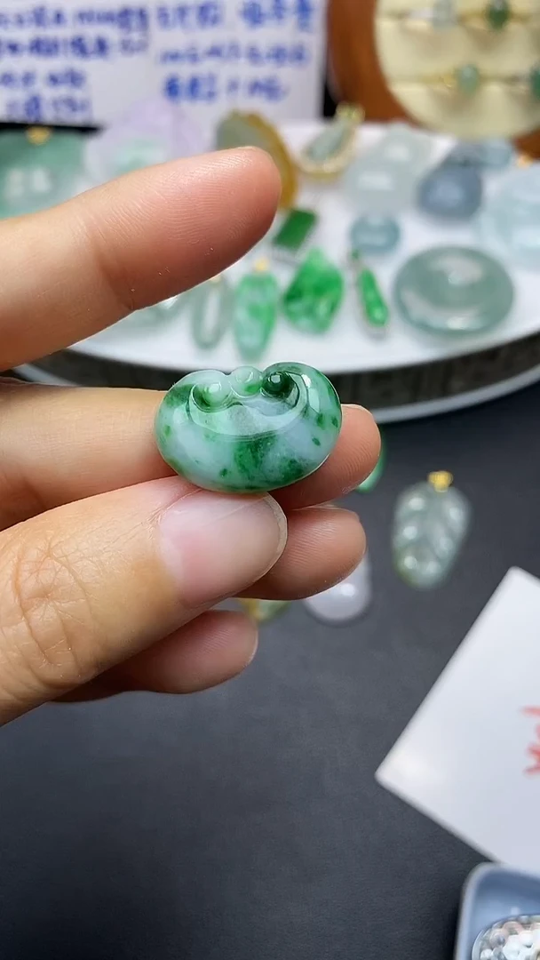 颈饰未镶嵌翡翠吊坠