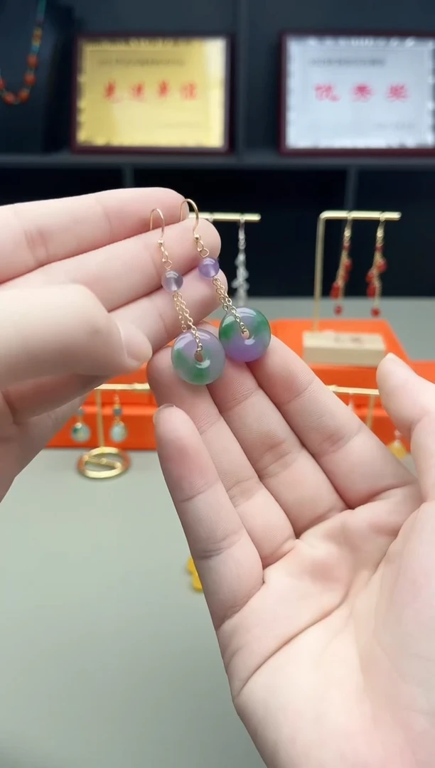 未镶嵌石英质玉（非洲翠）耳钉非洲翠平安扣