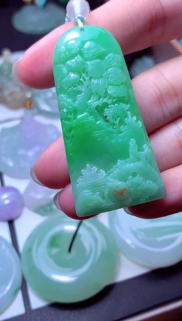 颈饰未镶嵌翡翠天然A货翡翠