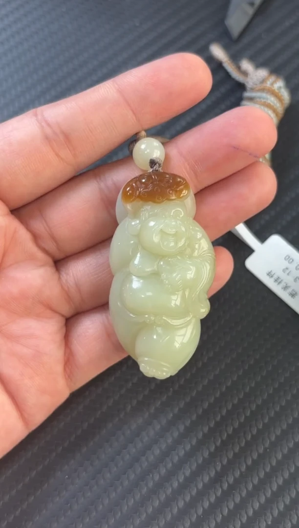 吊坠(赠链)未镶嵌和田玉若羌微色差吊坠