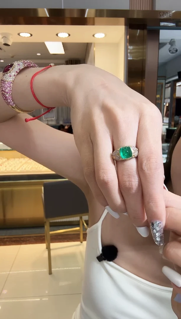 18K金镶嵌戒指祖母绿2.35ct