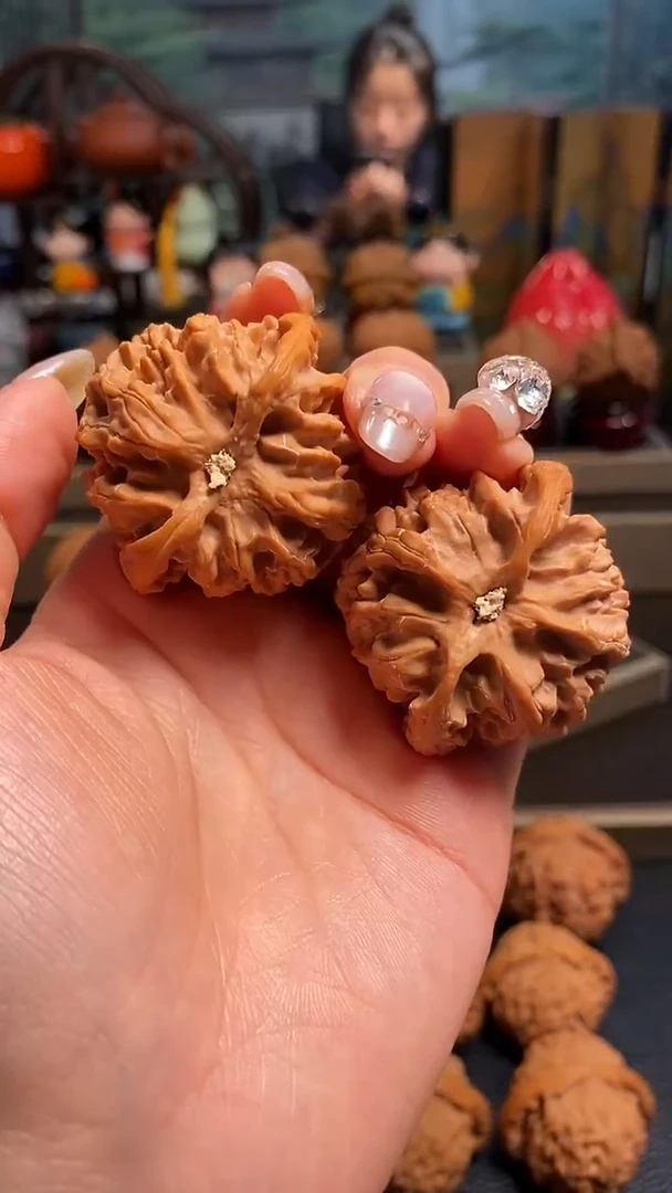 【闪购商品】文玩核桃吊坠K610苹果园43