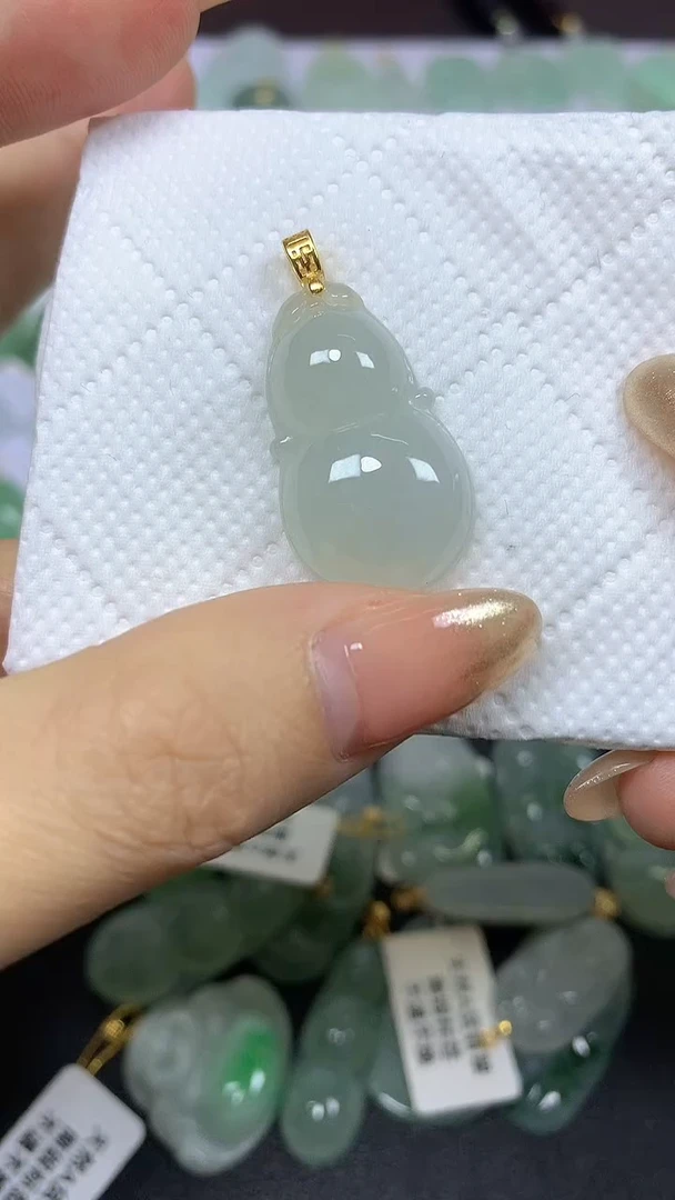 颈饰18K金镶嵌翡翠A货