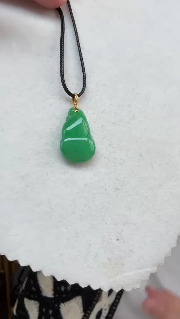 颈饰18K金镶嵌翡翠挂件