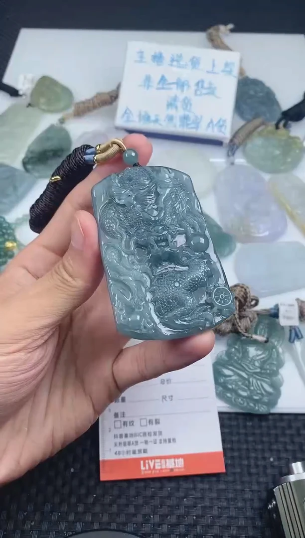 翡翠未镶嵌颈饰
