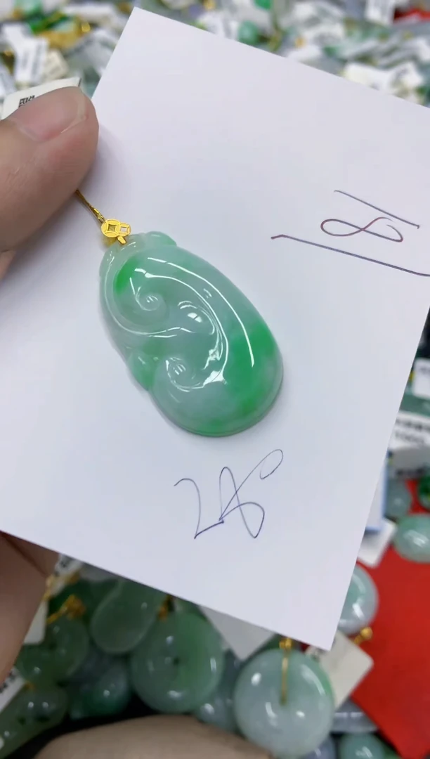 颈饰18K金镶嵌翡翠翡翠