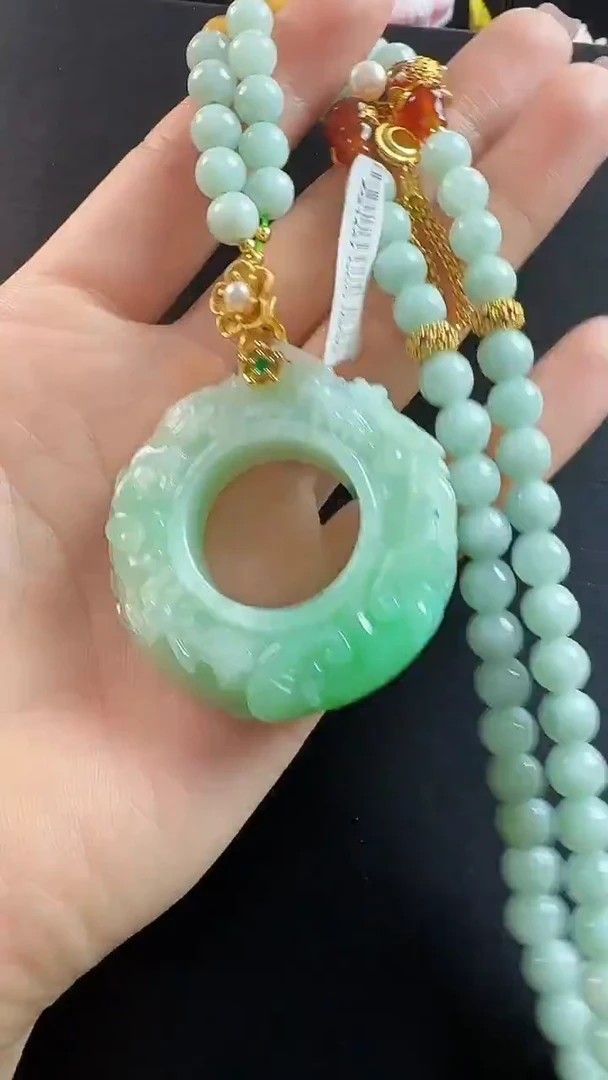 颈饰未镶嵌翡翠龙扣