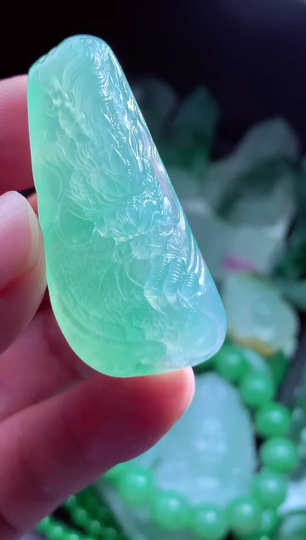 未镶嵌定制翡翠八****?翡翠毛货定制