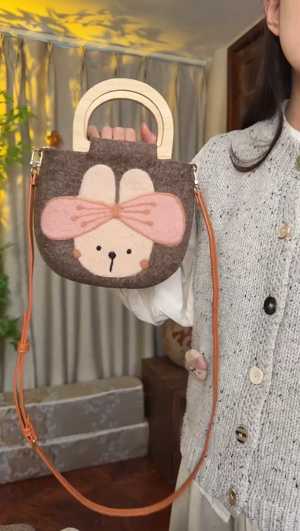 羊毛非遗羊毛毡包 D木蝴蝶结兔子