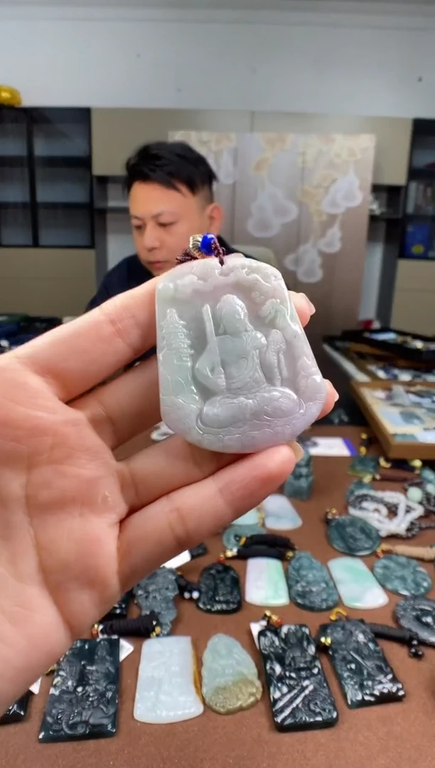 颈饰未镶嵌翡翠多样性发其一