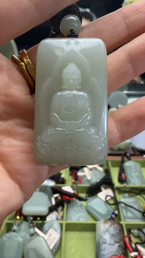 和田玉未镶嵌吊坠(赠链)且末料青白玉观音吊坠