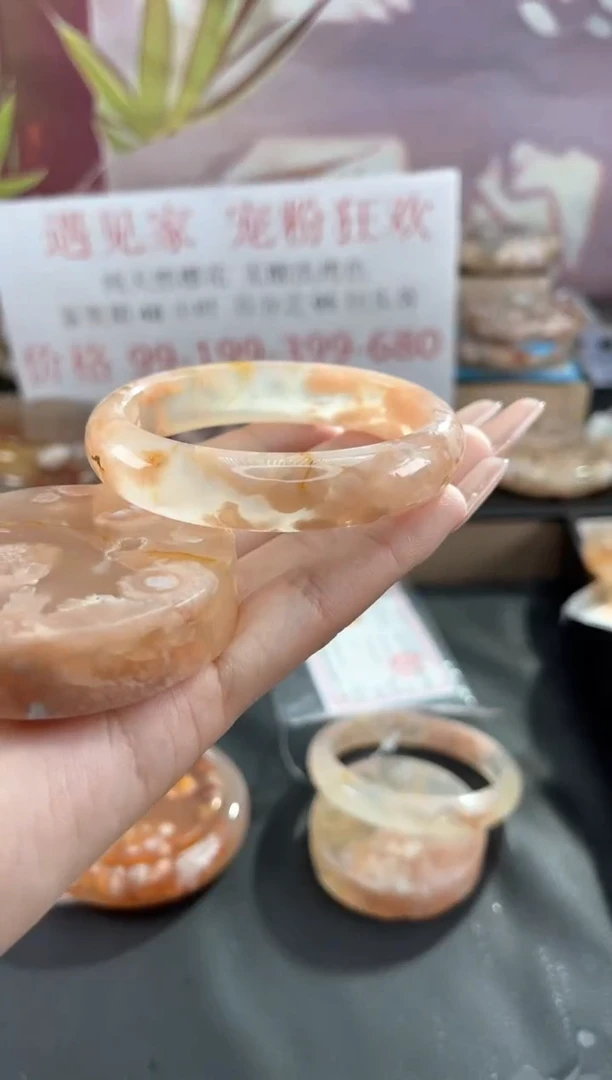 石英质玉手镯未镶嵌56