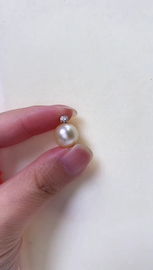 18K金镶嵌吊坠(赠链)海水珍珠11.4mm