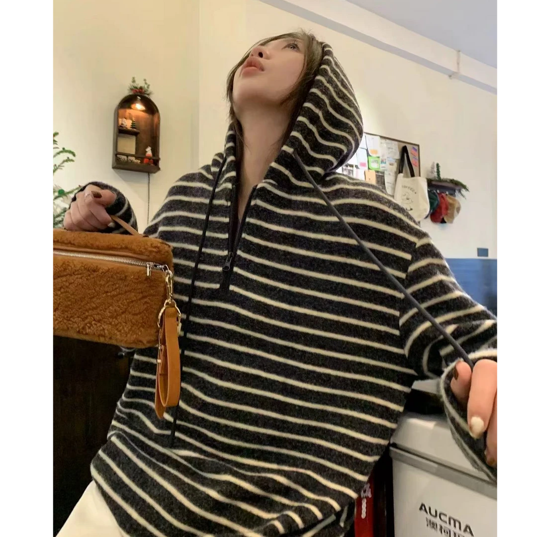 仓美美女装-半拉链兔毛绒条纹连帽衫