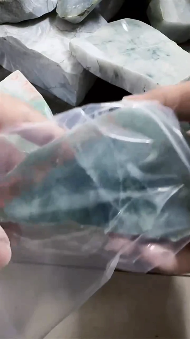 翡翠未镶嵌颈饰141翡翠