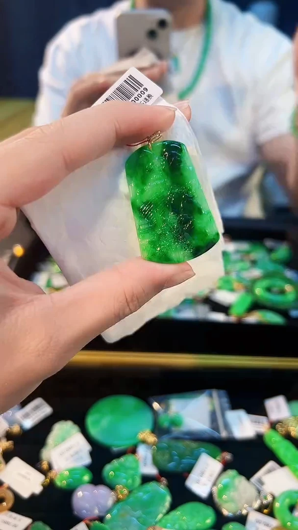翡翠18K金镶嵌颈饰缅料A货/支持复检/一件