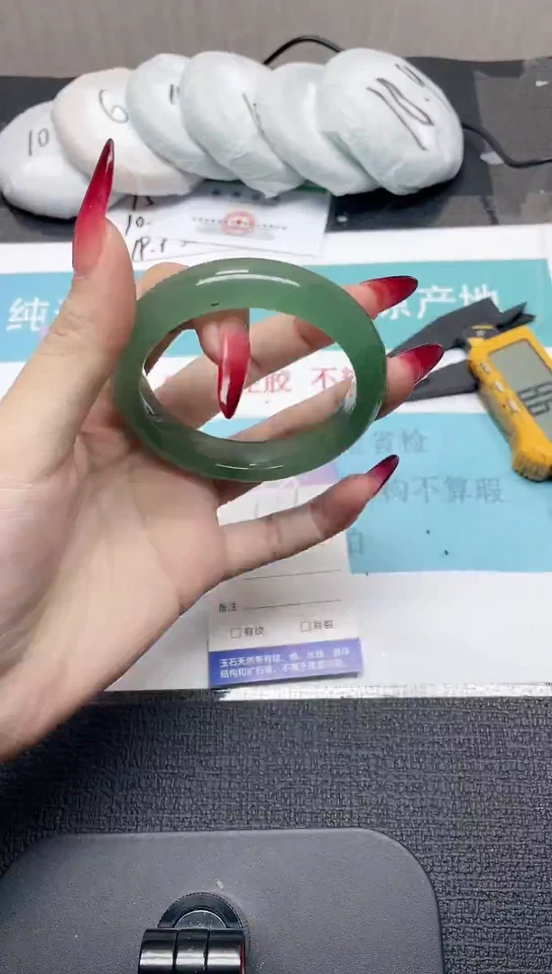 未镶嵌手镯石英质玉127-55