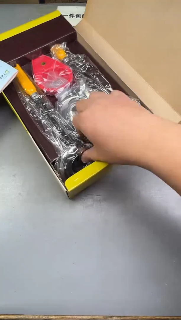 瓷片小****9396中古产品，默认微瑕，碰瓷社感谢您的支持~