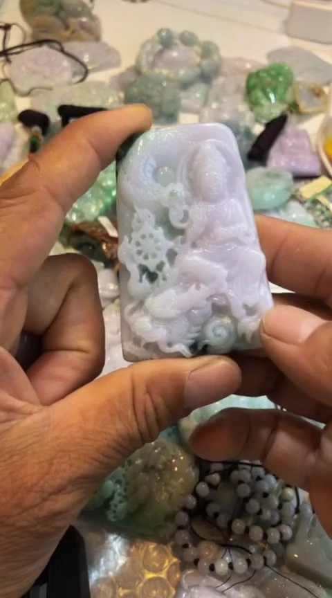 【闪购商品】翡翠吊坠(不含链)未镶嵌巧雕观音