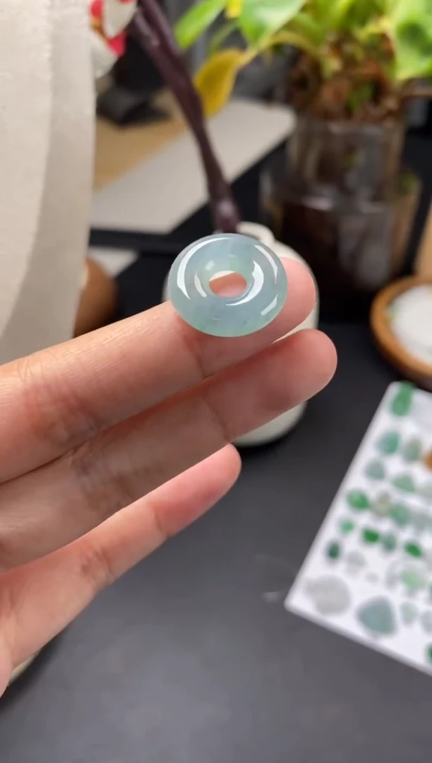 翡翠未镶嵌颈饰翡翠冰种甜甜圈