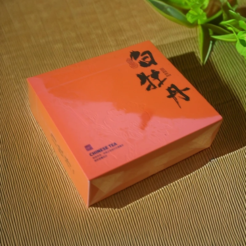 福建高山白茶白牡丹嫩芽紧压茶礼盒装送礼便携