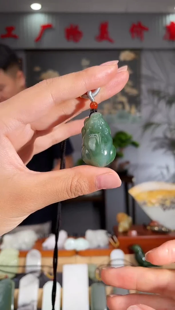 和田玉未镶嵌颈饰1