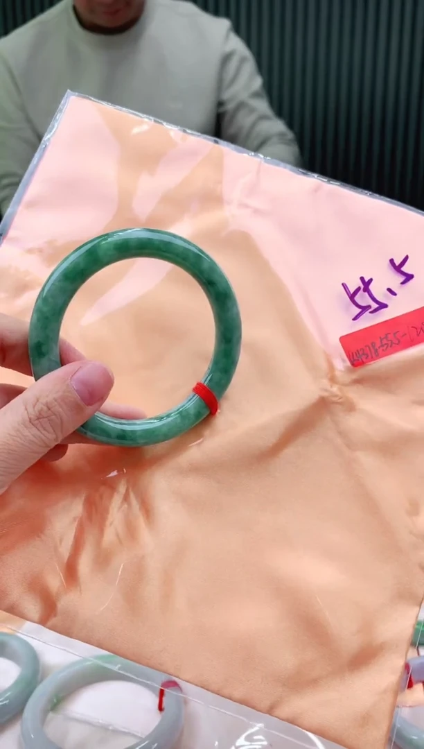 未镶嵌手镯翡翠55+