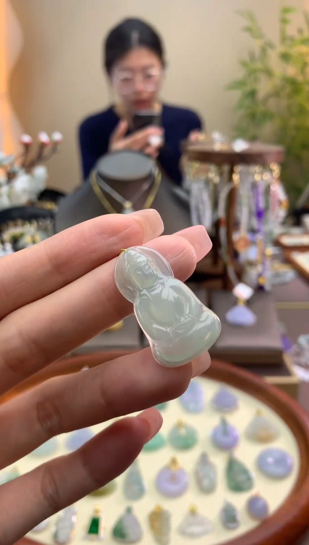 【闪购商品】翡翠颈饰未镶嵌观音