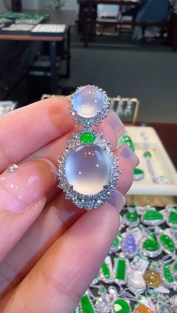 【闪购商品】翡翠吊坠(不含链)18K金镶嵌翡翠