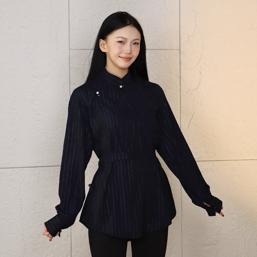 【蒙之艺】藏蓝色亮晶晶竖条纹女士蒙古族元素斜襟衬衫