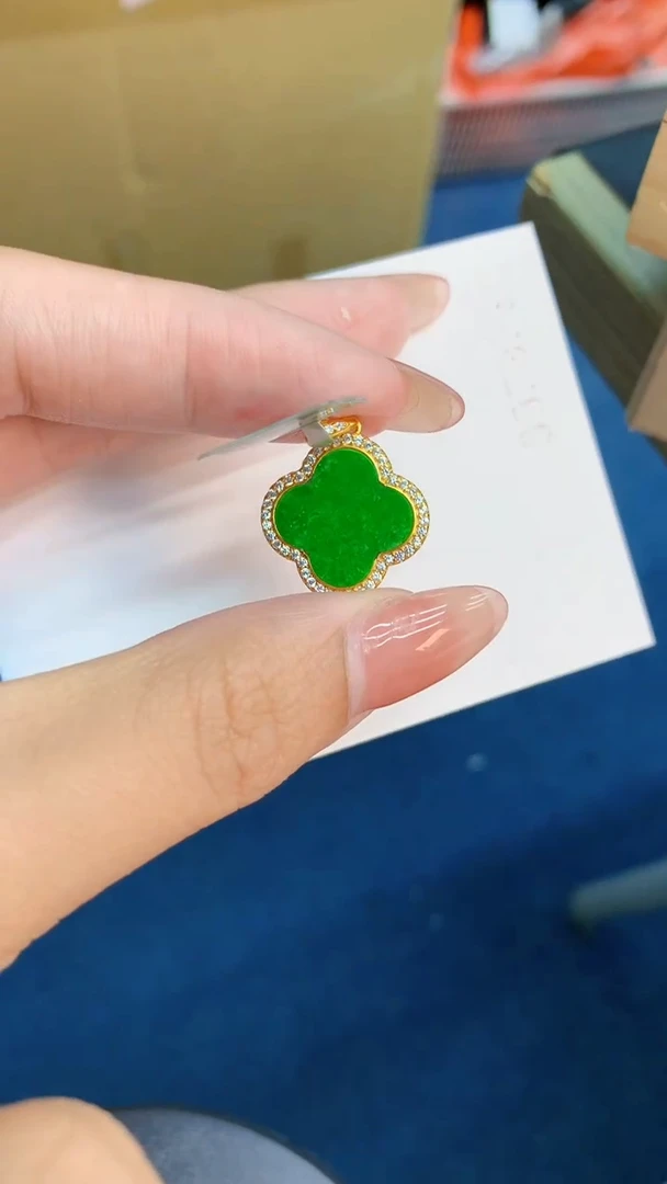 翡翠未镶嵌吊坠(不含链)1