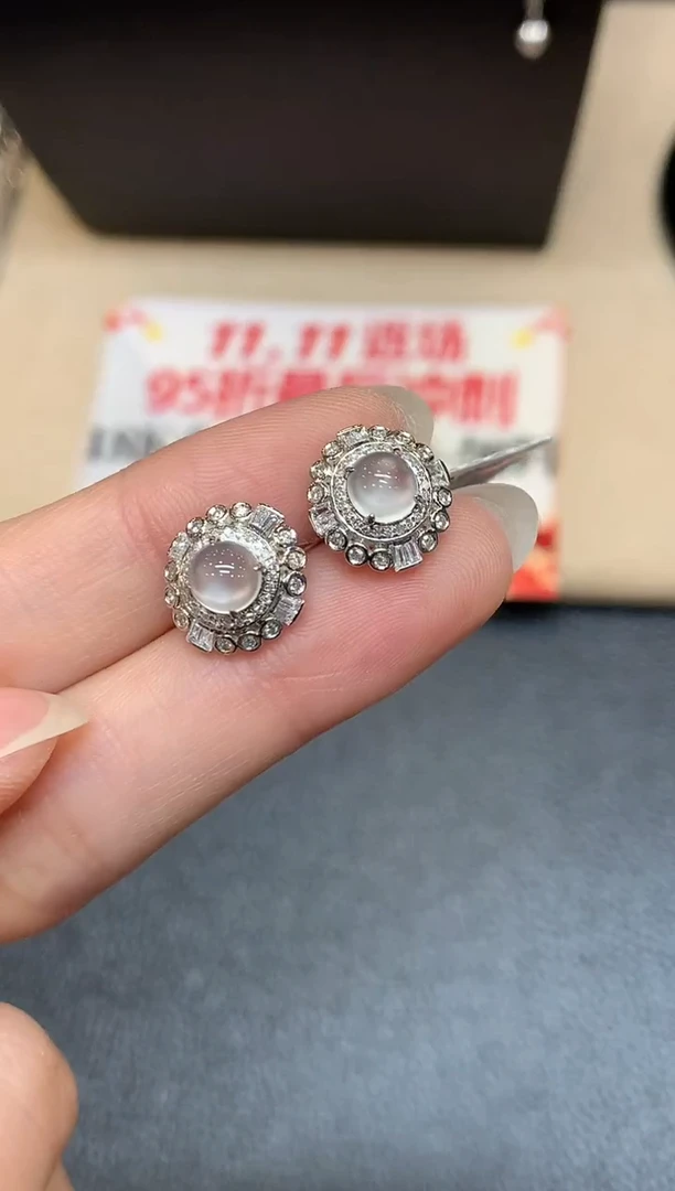 18K金镶嵌翡翠耳饰蛋面【无服务费