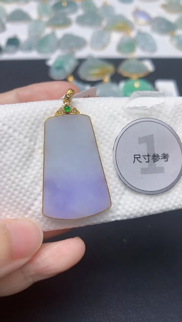 翡翠18K金镶嵌颈饰天然缅甸A货翡翠