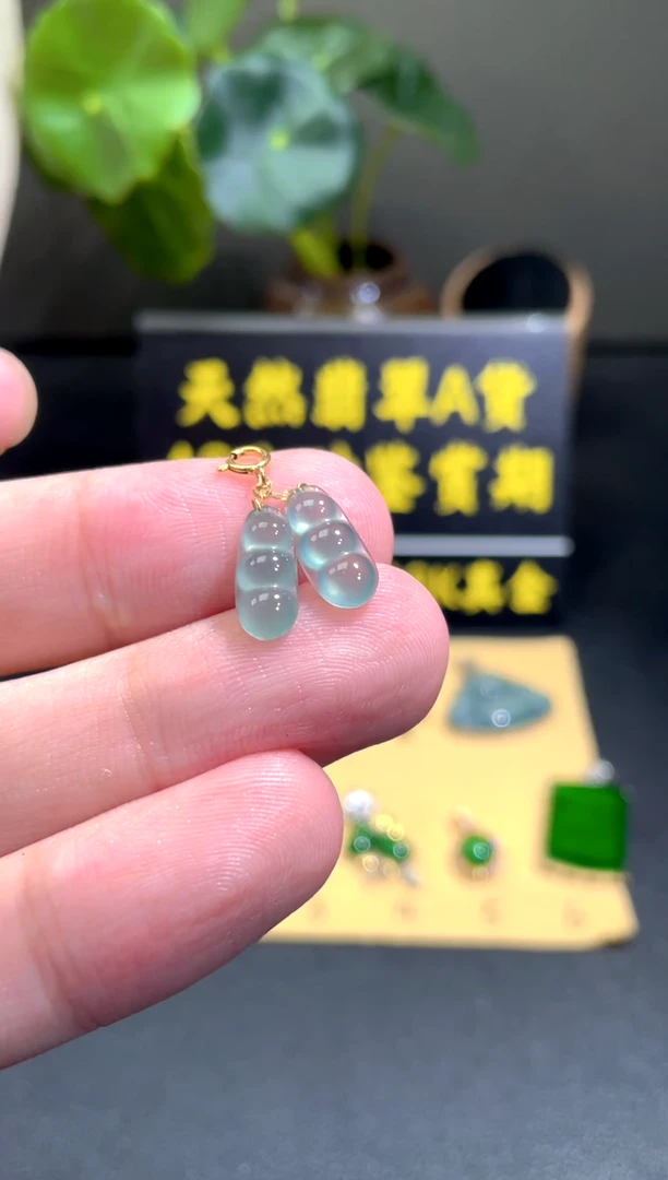 颈饰18K金镶嵌翡翠翡翠A货