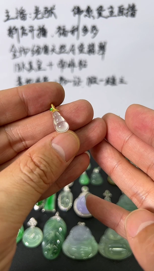 吊坠(不含链)18K金镶嵌翡翠缅甸a货翡翠18k金钻镶嵌福豆