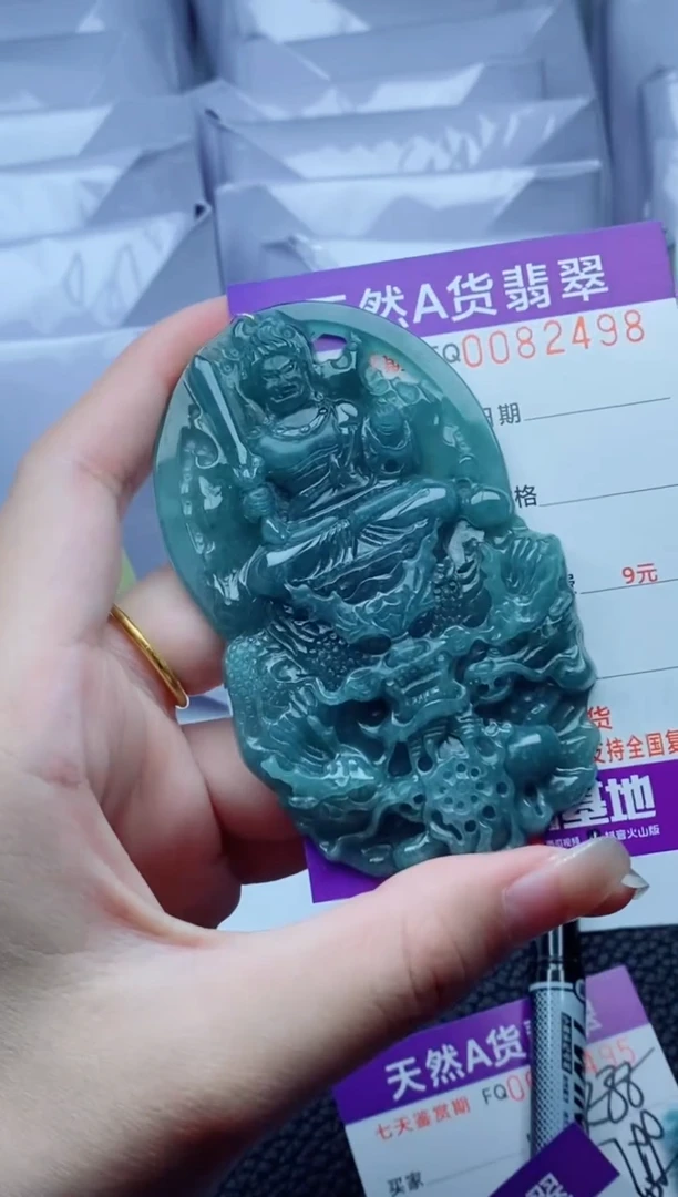 翡翠未镶嵌颈饰