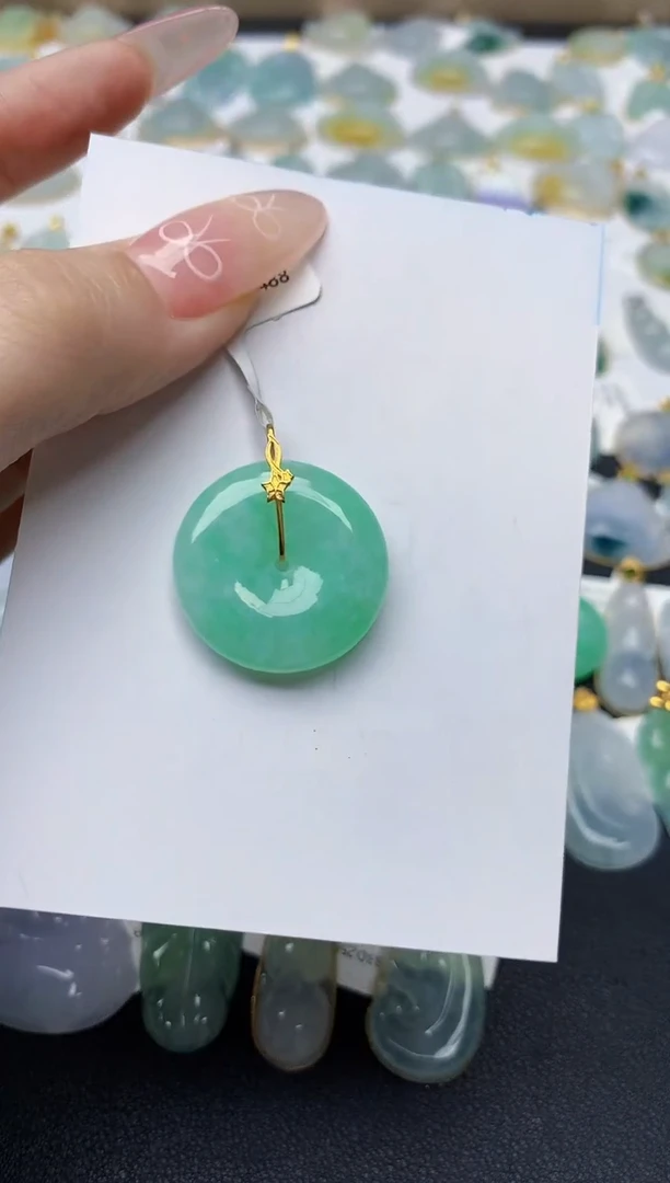 翡翠18K金镶嵌颈饰天然翡翠A货