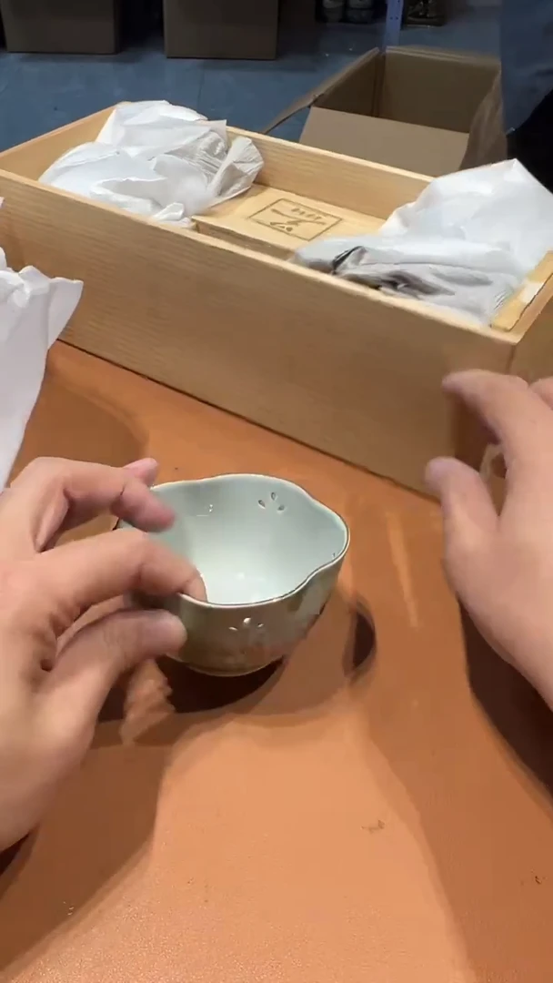 ?****云阿达西日瓷摆件695