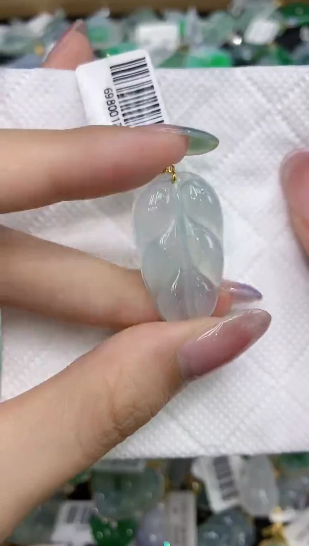 翡翠18K金镶嵌颈饰111111111111