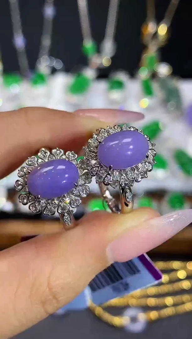 18K金镶嵌戒指翡翠多样性发其一