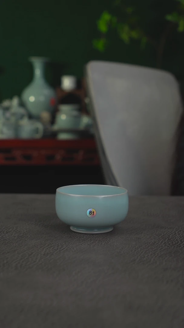 天蓝釉81号卷足罗汉杯微瑕-二