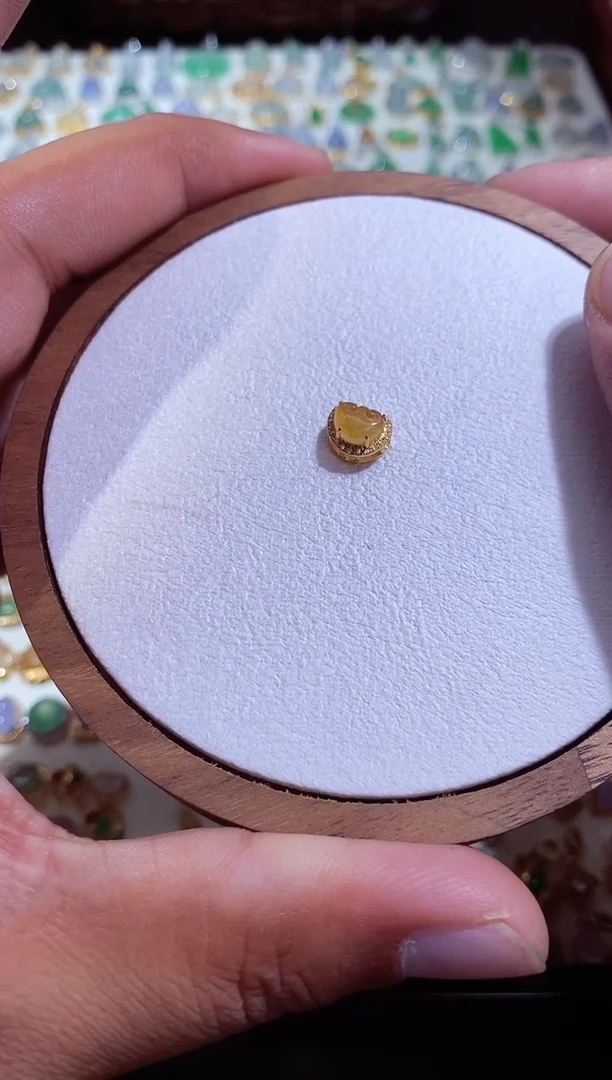 颈饰18K金镶嵌翡翠11111