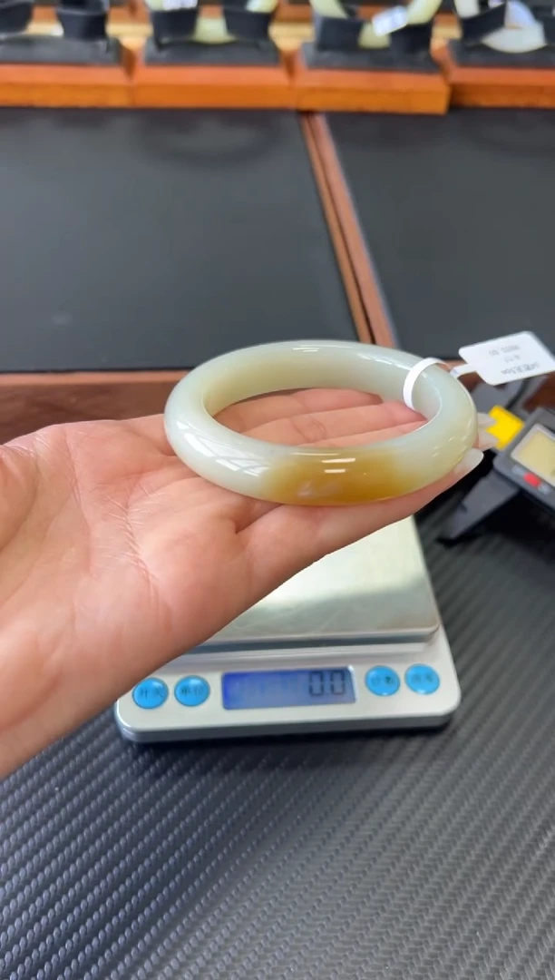 未镶嵌手镯和田玉若羌微色差56+S