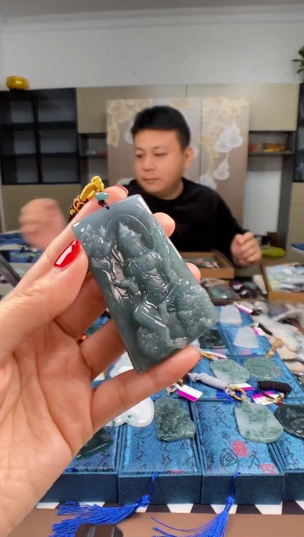 颈饰未镶嵌翡翠 多样性发其一