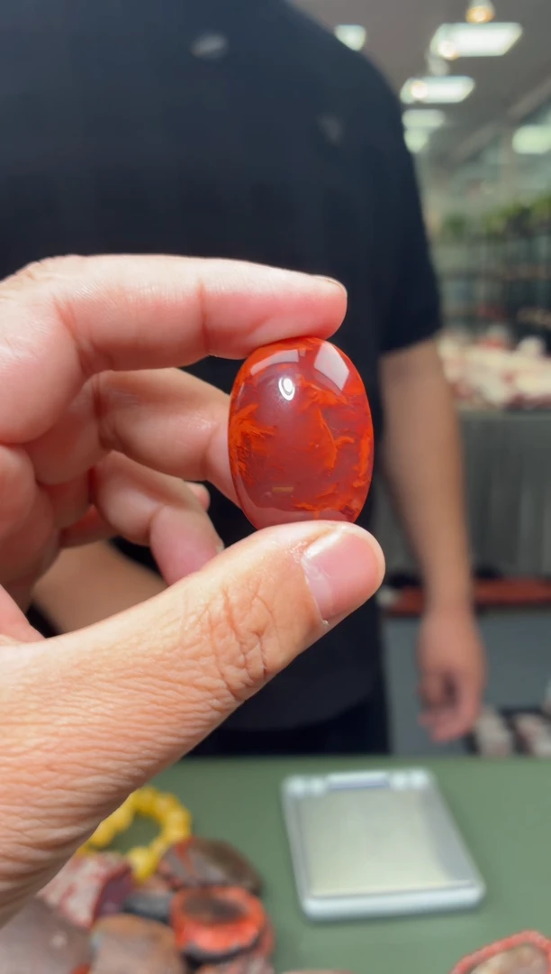 颈饰未镶嵌南红玛瑙吊坠一个